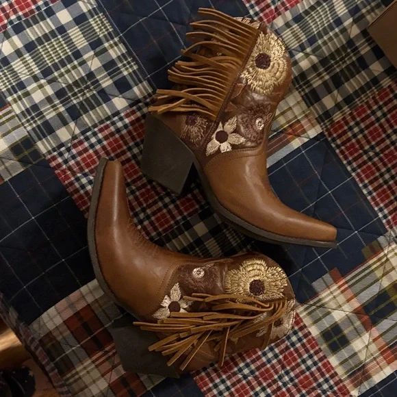 Ariat Tan Floral Fringe Heeled Boots - Picture 1 of 6